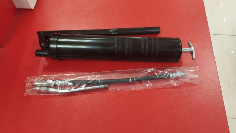 Сервис ключ 77650   Шприц плунжерный 500 гр. PROFFI под тубу