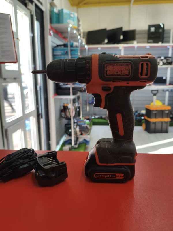 Шуруповерт BLACK+DECKER BCD701