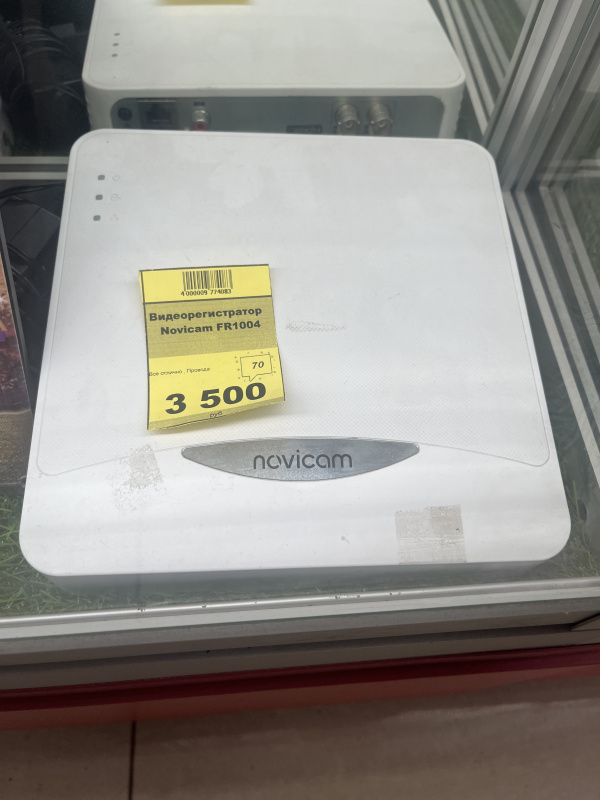 Видеорегистратор  Novicam FR1004