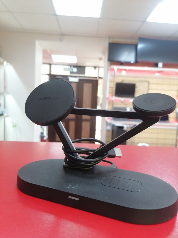 ЗАРЯДНОЕ УСТРОЙСТВО   ДЛЯ ТЕЛЕФОНА И НАУШНИКОВ APPL