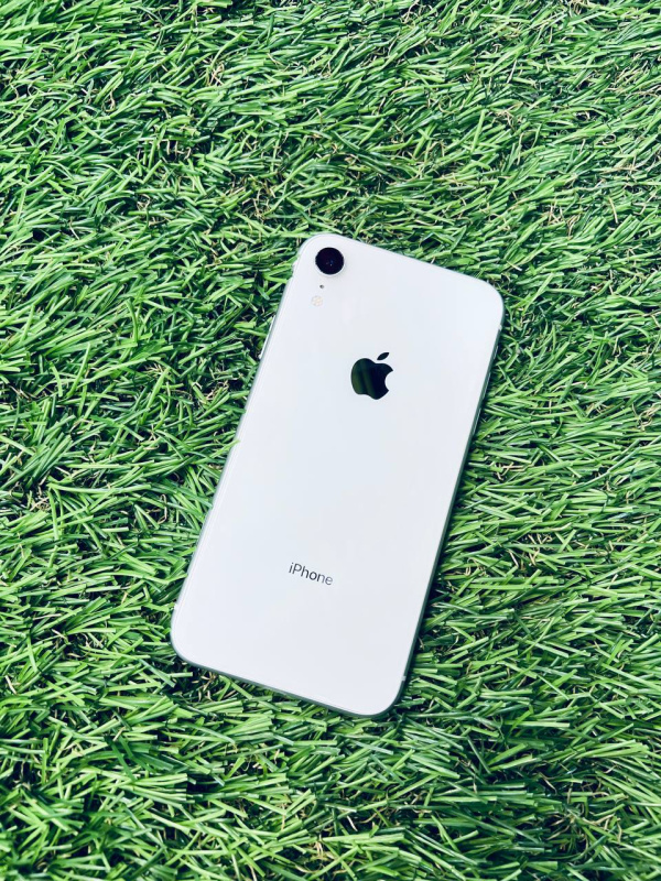 Мобильный телефон Apple iPhone XR