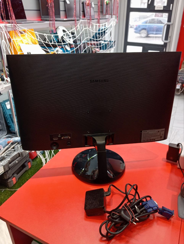 Монитор Samsung S24F354FHI