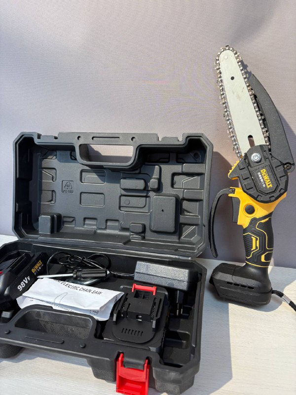 Цепная пила Dewalt -