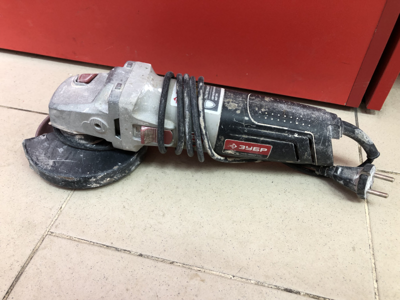 Шлифмашинка Зубр ушм-125-950