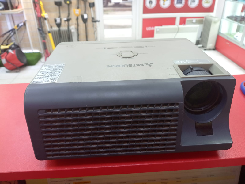 Проектор - Mitsubishi XD206U