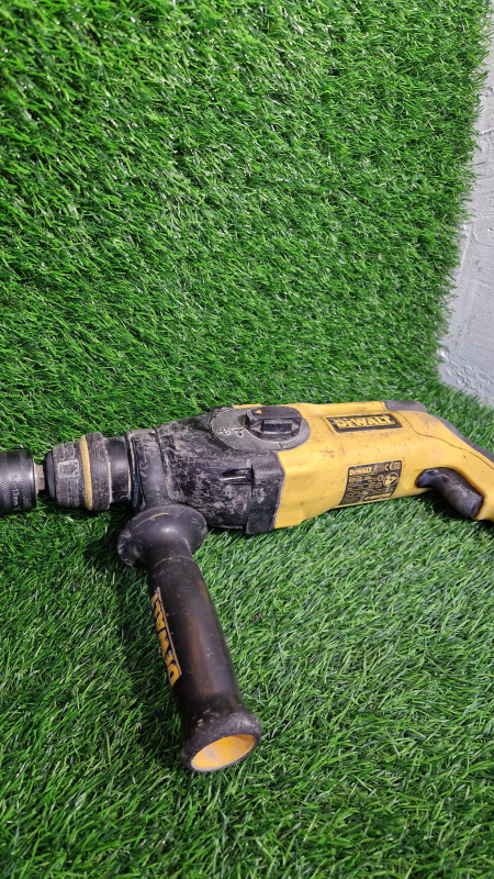 Перфоратор Dewalt d25123- liru