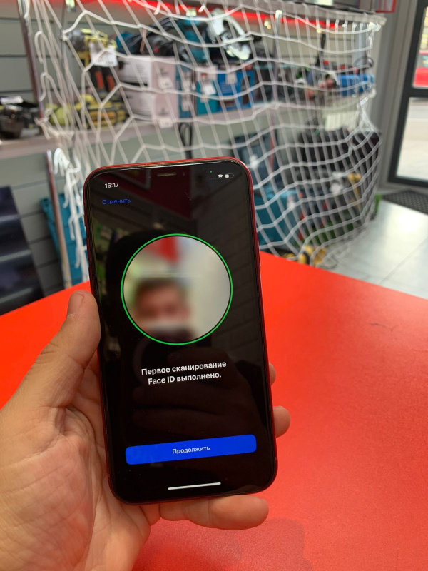 Мобильный телефон Apple iPhone XR