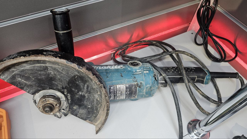 Болгарка Makita GA9050