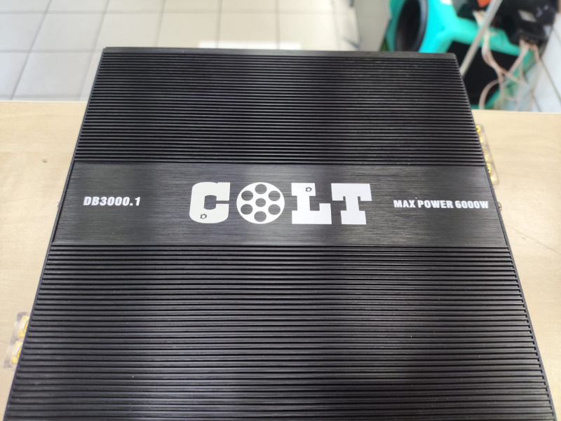 Авто усилитель  Colt DB3000.1