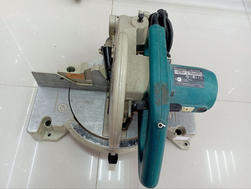 Торцовочная пила Makita LS1040