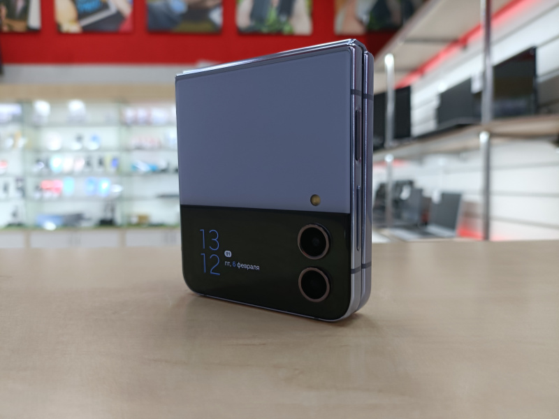 Мобильный телефон Samsung Galaxy Z Flip 4