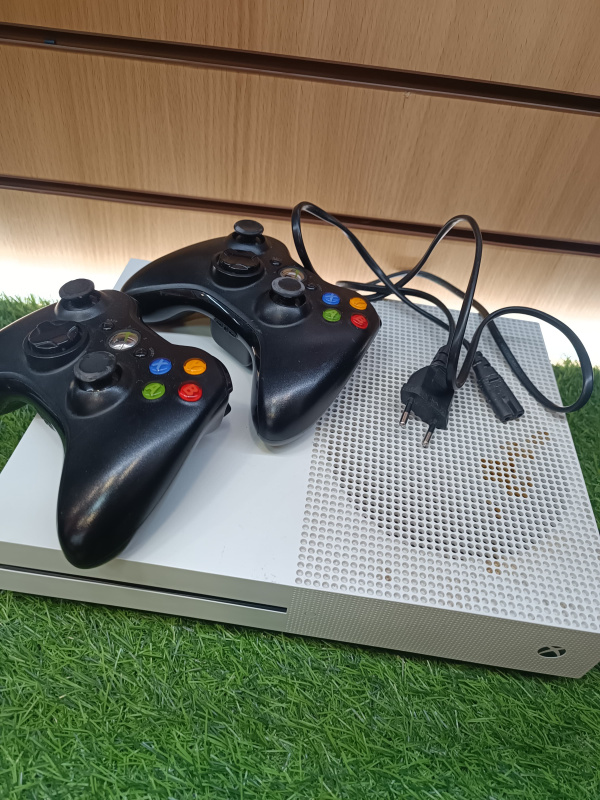 Игровая приставка Xbox one s