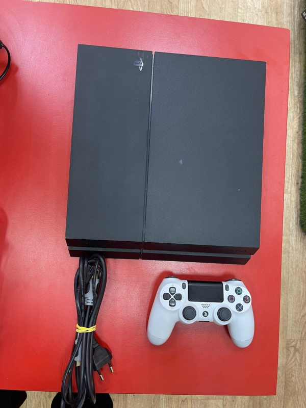 Игровая приставка Sony 4