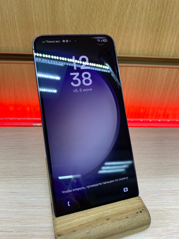 Мобильный телефон Samsung Galaxy S23