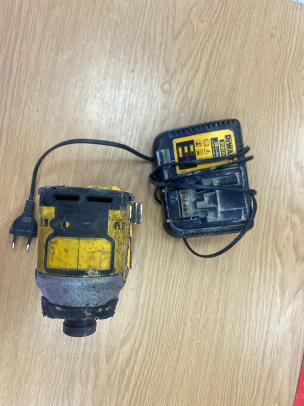Гайковерт Dewalt 20V