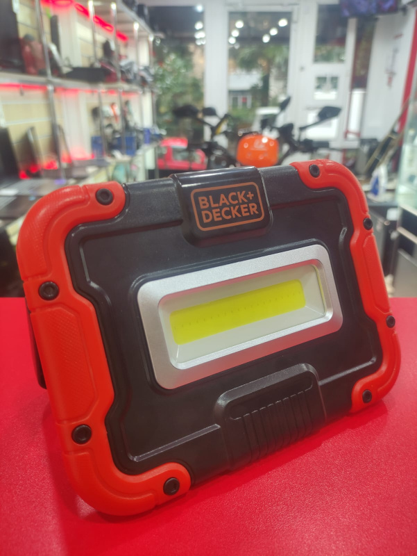 лампа  BLACK+DECKER BXLAA800E