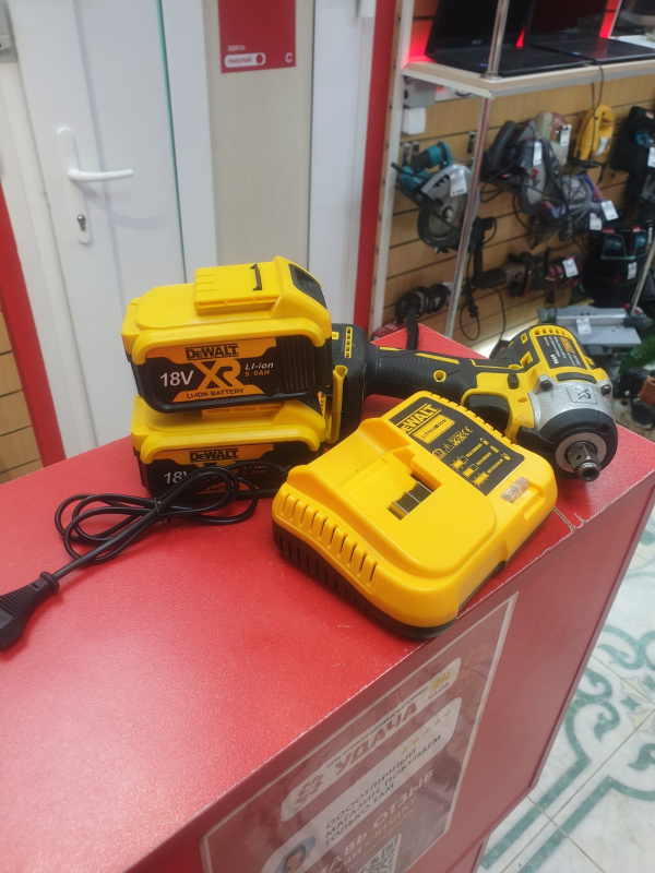 Гайковерт Dewalt DCF892