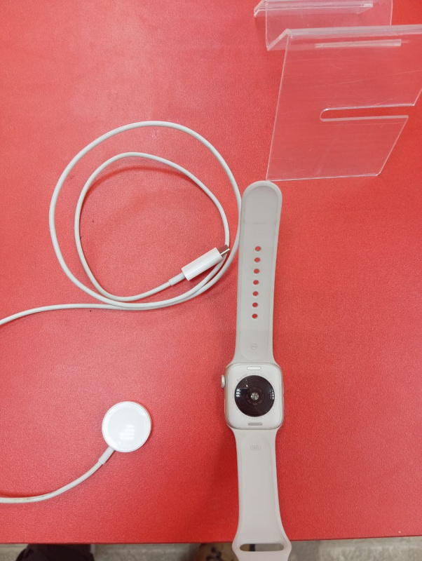 Часы смарт Apple SE