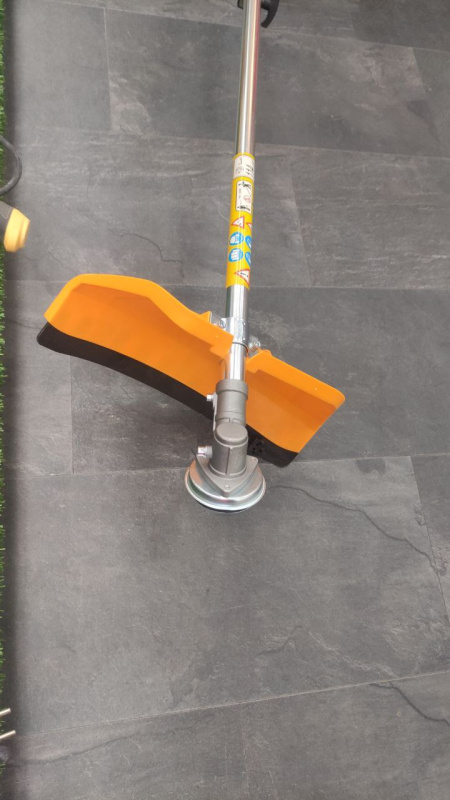 Бензотриммер Deko DKTR52